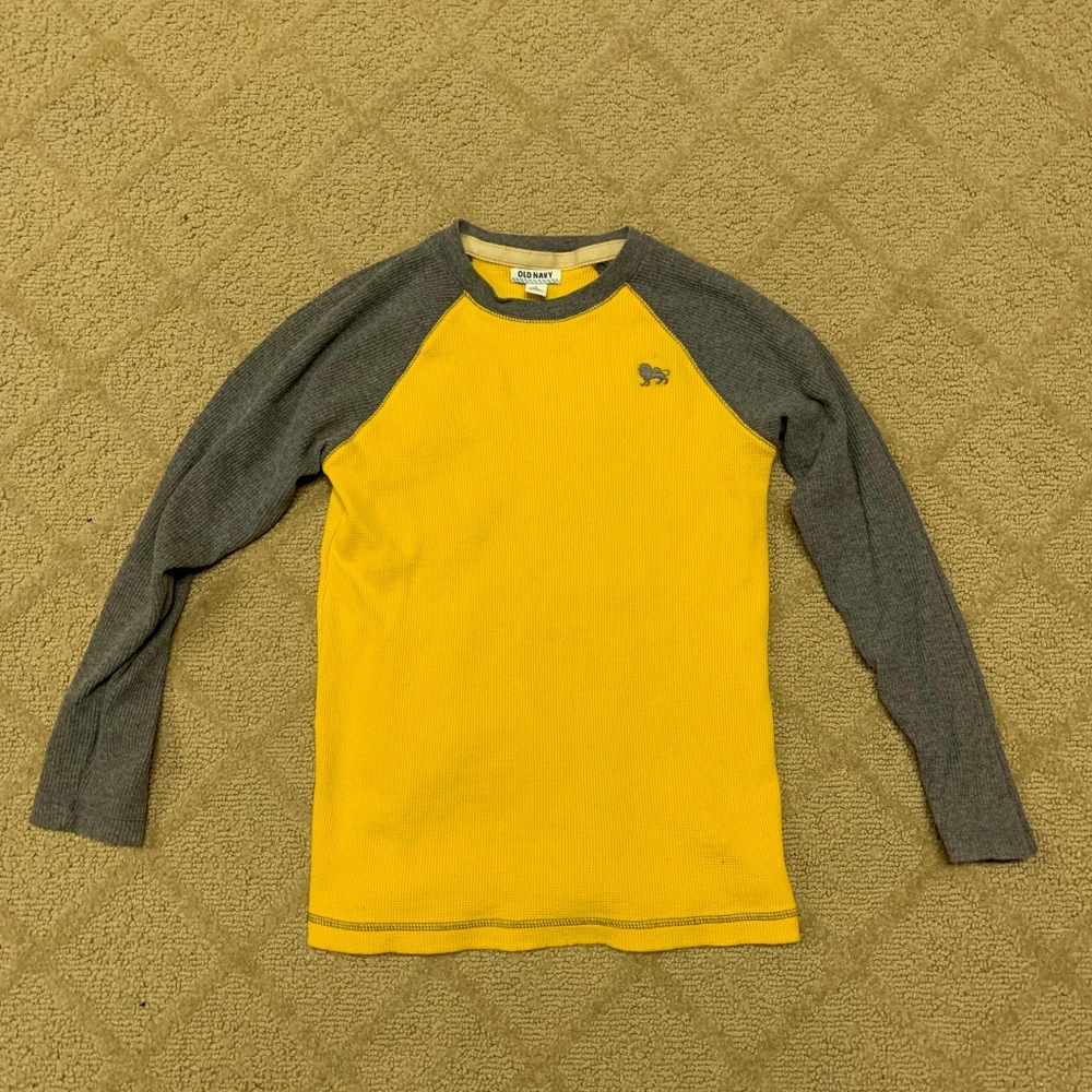 3/$30 Old Navy Raglan Style Boys Longsleeve